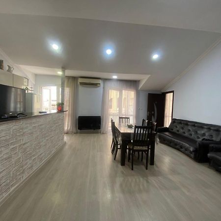 Apartment On Luka Asatiani 2 Batumi Zewnętrze zdjęcie